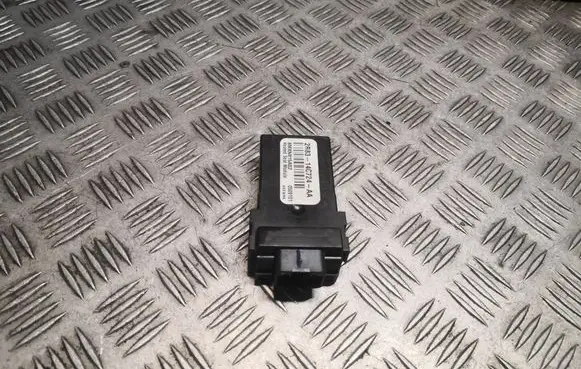 Land Rover Range Rover Sport L320 Seat heating relay 2R8314C724AA