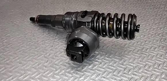 Volkswagen Touareg I Fuel injector 07Z130073F