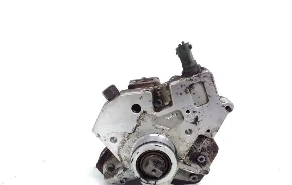 Volvo XC90 Fuel injection high pressure pump 0445010111 30756125