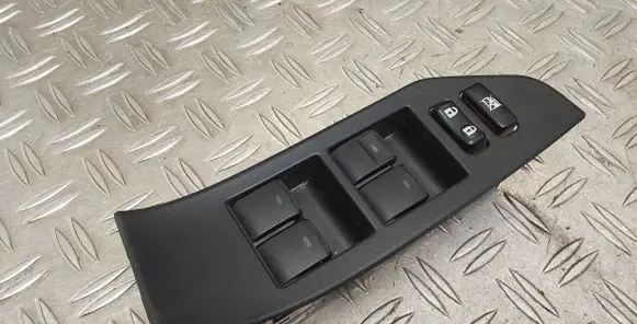 Toyota Verso Electric window control switch 8404005020 742320F040