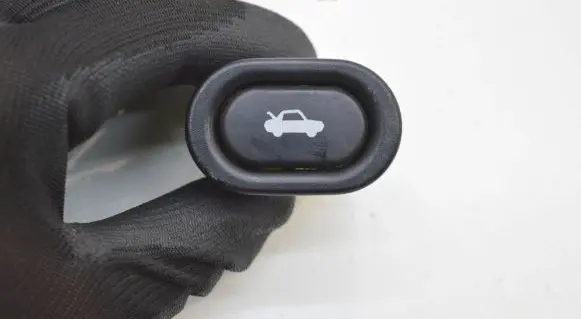 Saab 9-5 Tailgate opening switch 4733440 12035568