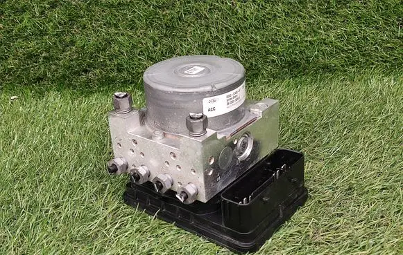 Ford Fusion II ABS Pump EG9C2C405AF