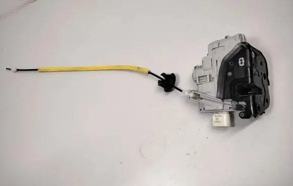 Audi A6 S6 C6 4F Rear door lock 4F0839016A