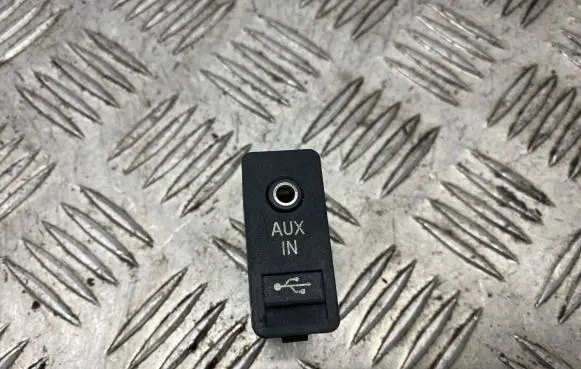 BMW 5 F10 F11 AUX in-socket connector 9129651 61319129651