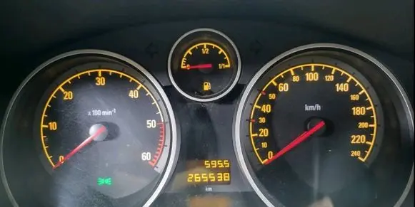 Speedometer (instrument cluster)