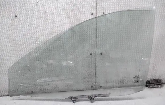 Nissan Almera Tino Front door window glass four-door 43R000479