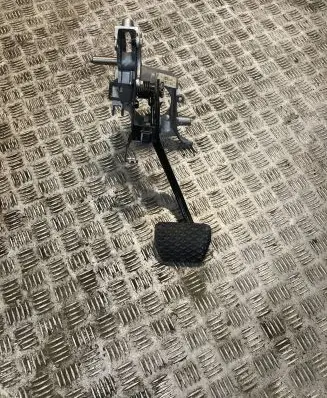 BMW 5 E39 Brake pedal 6751167