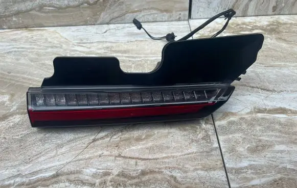 Volvo C40 Tailgate rear/tail lights 32365672 P01556201