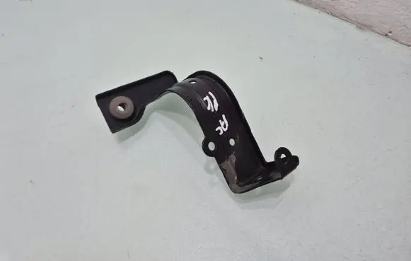 Honda CR-V Radiator mount bracket 