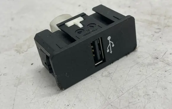 BMW 1 F20 F21 USB socket connector 