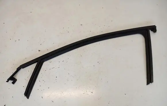 Citroen C5 Aircross Front door rubber seal 9811586080