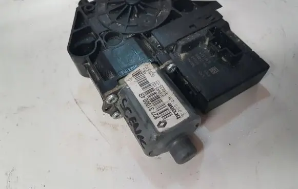 Renault Scenic III - Grand scenic III Rear door window regulator motor 827310004r