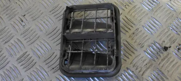Renault Trafic II (X83) Quarter panel pressure vent 