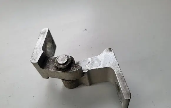 Skoda Superb B6 (3T) Front door lower hinge 