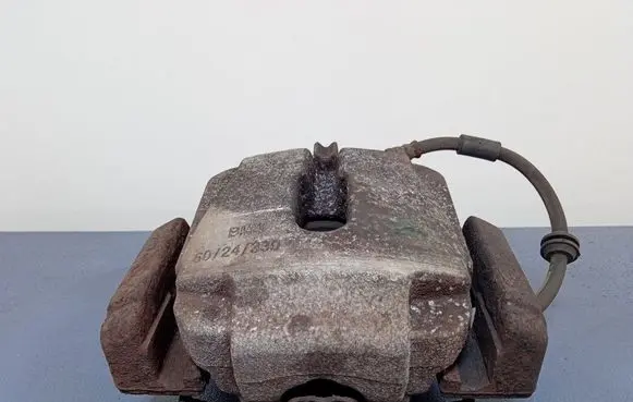 Front brake caliper