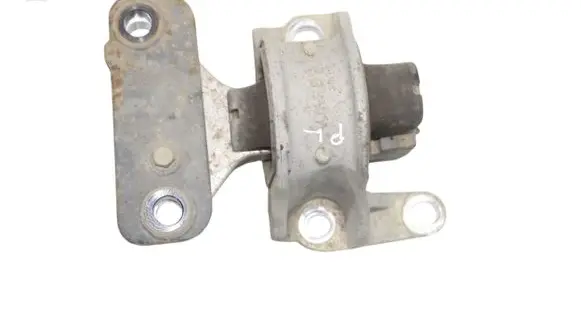 Honda CR-V Engine mount bracket