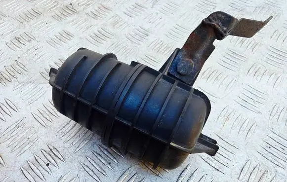 BMW 5 E39 Vacuum air tank 2247620