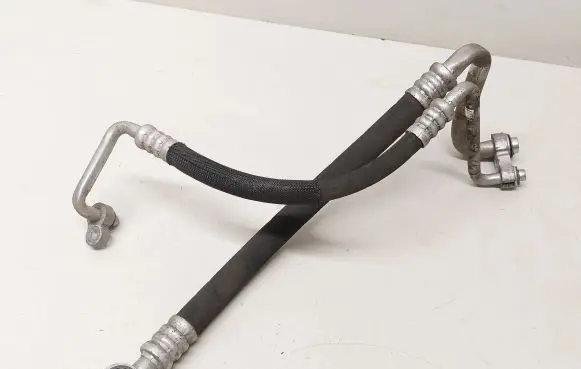 Opel Insignia A Air conditioning (A/C) pipe/hose 13220107