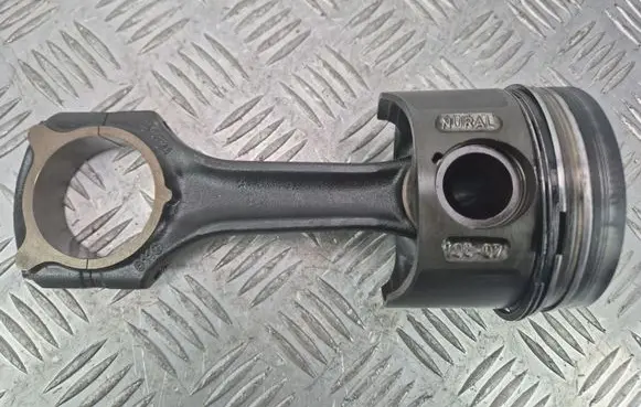Mercedes-Benz Vito Viano W639 Piston with connecting rod 8854A OM646