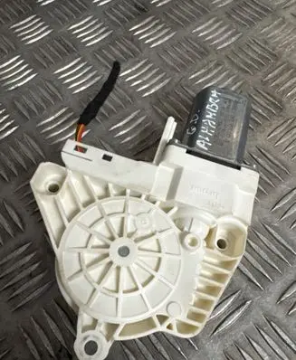 Seat Alhambra (Mk2) Rear door window regulator motor 8K0959801B 150420250297
