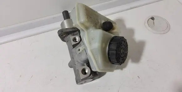Volkswagen Transporter - Caravelle T4 Master brake cylinder 7D0611303A