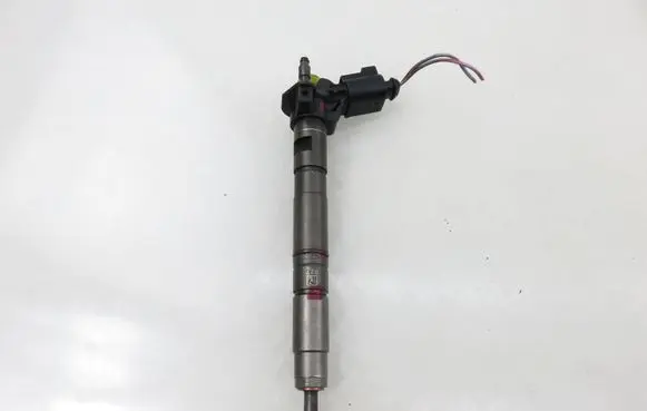Audi A4 S4 B8 8K Fuel injector 03L130277 0445116030