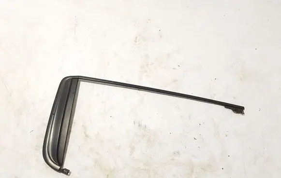 Chevrolet Silverado Rear door trim (molding) 87849117
