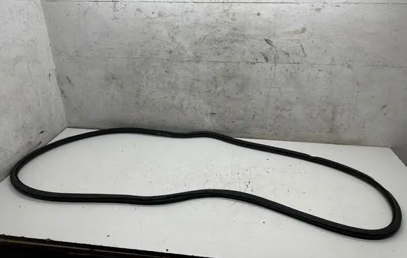 Porsche Macan (95B) Front door rubber seal