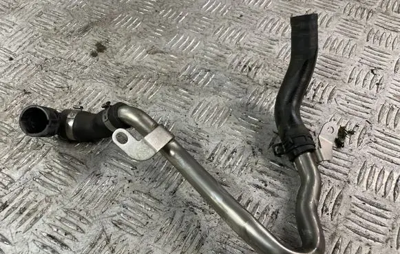 Mercedes-Benz E W213 Engine coolant pipe/hose