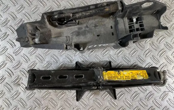 Mercedes-Benz Citan W415 Tool set 8200513623