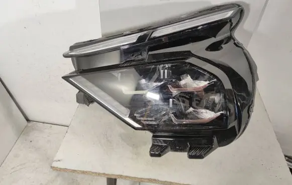 Citroen C4 III e-C4 Headlight/headlamp 73243669 9830649480