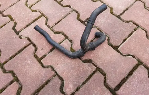 Volkswagen Golf IV Engine coolant pipe/hose 1K0122109