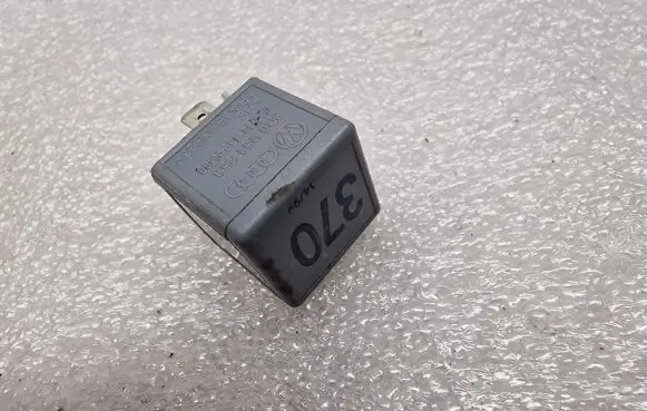 Audi A8 S8 D2 4D Other relay 8D0951253 V23134J52X300