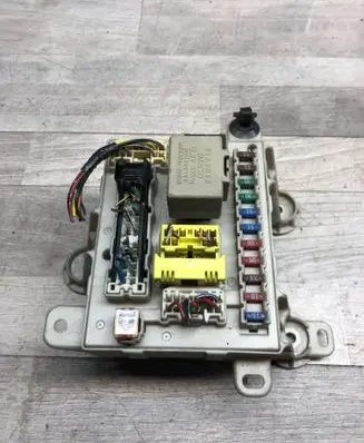 Toyota Previa (XR30, XR40) II Fuse module 435130