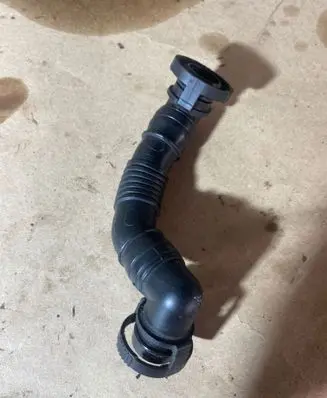 Volkswagen Golf Plus Breather hose/pipe 03G103493D