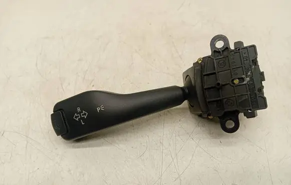 BMW 5 E39 Indicator stalk 8363668M 01104010