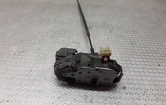 Opel Insignia A Front door lock 13503602