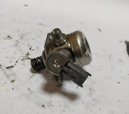 Ford Kuga II Fuel injection high pressure pump BM5G9D376BB