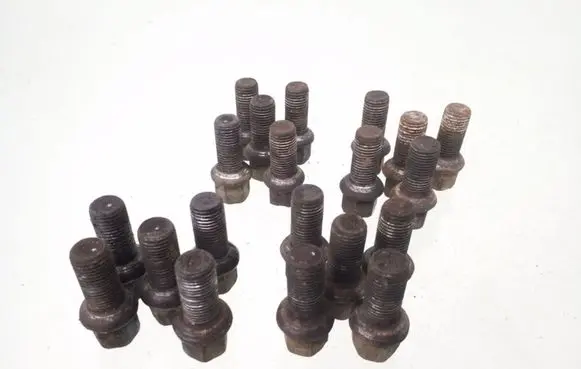 Volkswagen PASSAT B5 Nuts/bolts 