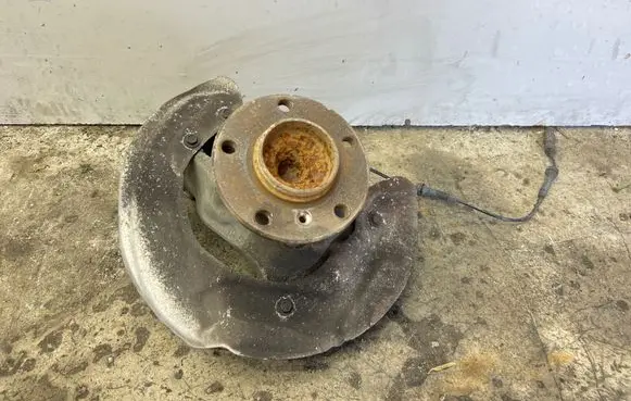 BMW 1 F20 F21 Front wheel hub spindle knuckle 6792285
