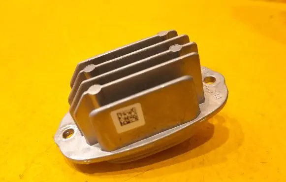 Skoda Octavia Mk4 Voltage converter/converter module MDE14942