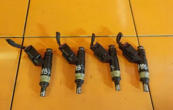 Chrysler Sebring (JS) Fuel injector 7041W11809