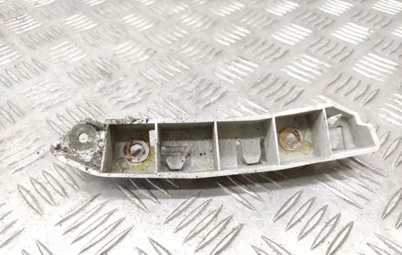 Ford Focus Fender mounting bracket