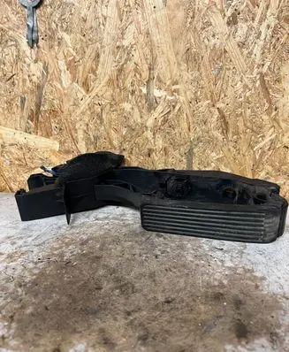 Mercedes-Benz E W211 Accelerator throttle pedal 2113000604