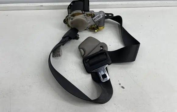 Lexus IS 200-300 Front seatbelt nsb085tr54-p