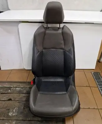Toyota C-HR I Front driver seat 