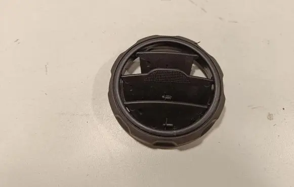 Rear air vent grill