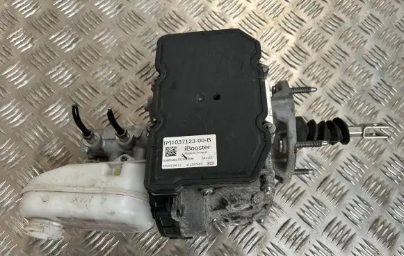 Tesla Model S Master brake cylinder 103712300B