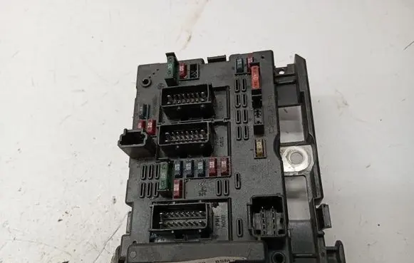 Peugeot 307 Trunk lid opening control unit 9650664080