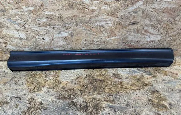 Mazda CX-5 II Front door trim (molding) KPG1-51RA1 R0231